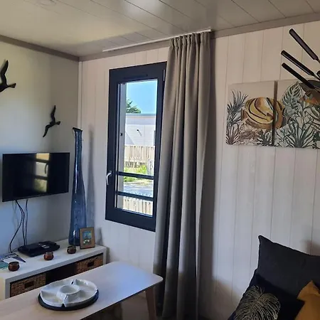 4-6 Pers-piscine Chauffée-150m Chalet *